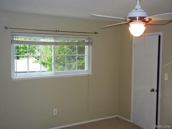 4th image of 757 E Fox Hills Dr #1