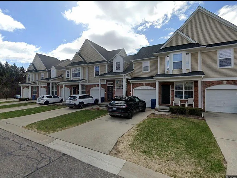 4902 Green Ct — Photo 1
