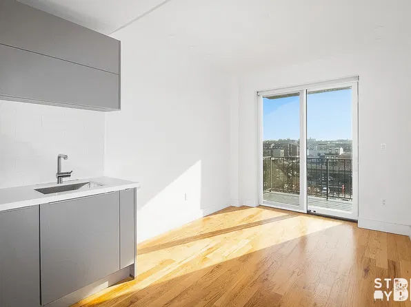 516 Herkimer St #6A, Brooklyn, NY 11213