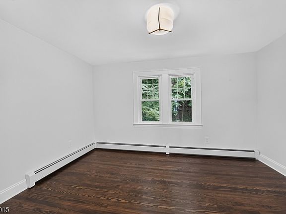 5th image of 289 Hathaway St