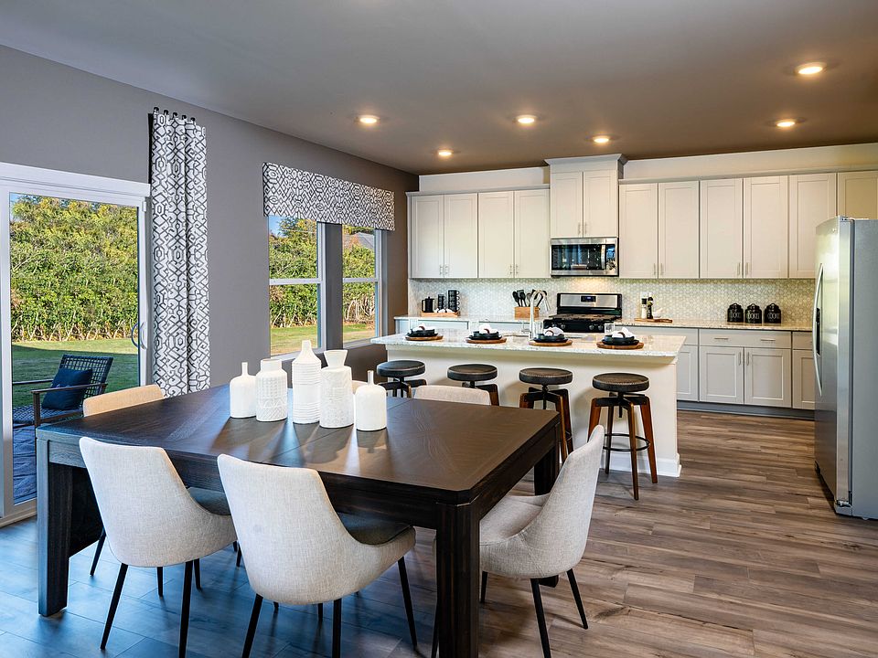 The open-concept floorplan allows for easy entertaining. Photography from Holland Park.