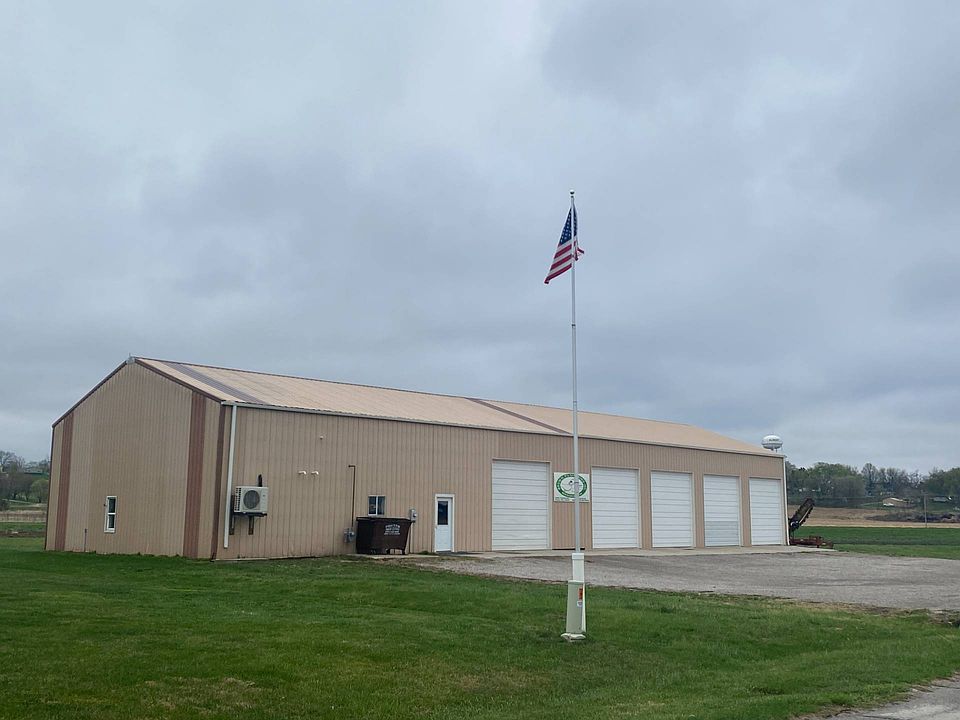 1st image of 1008 N Railroad St