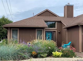 3370 Edgemere Dr, Rochester, NY 14612