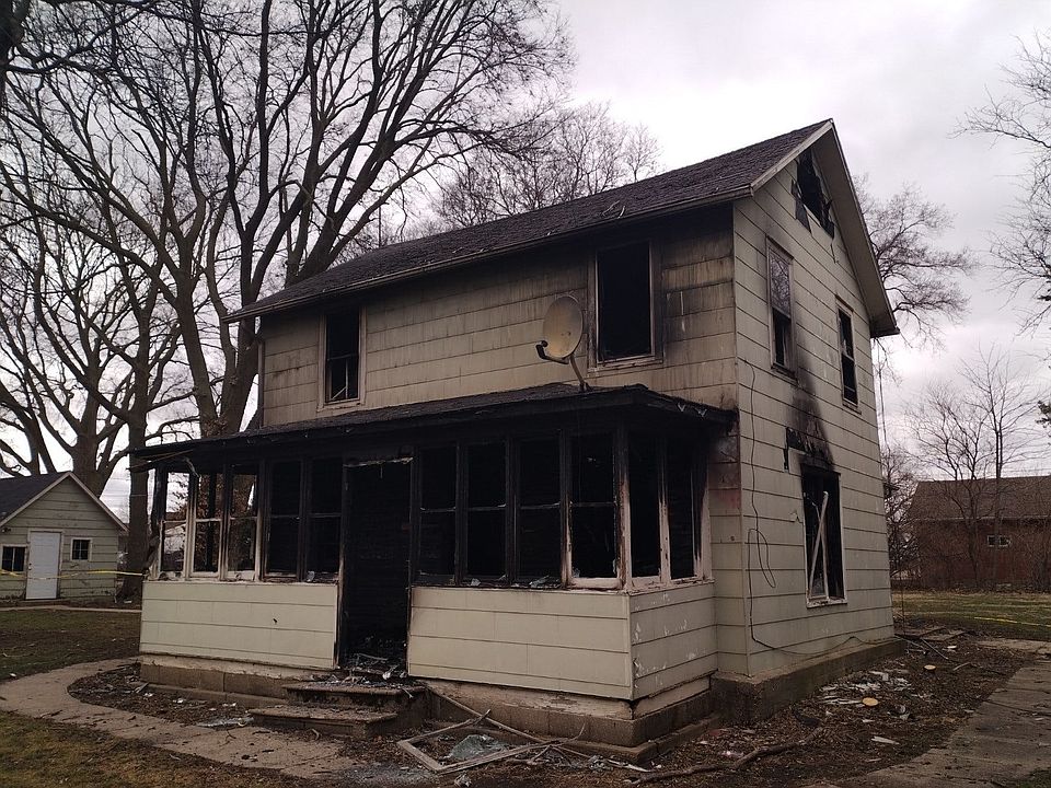 107 4th St E, Lyndon, IL 61261 Zillow