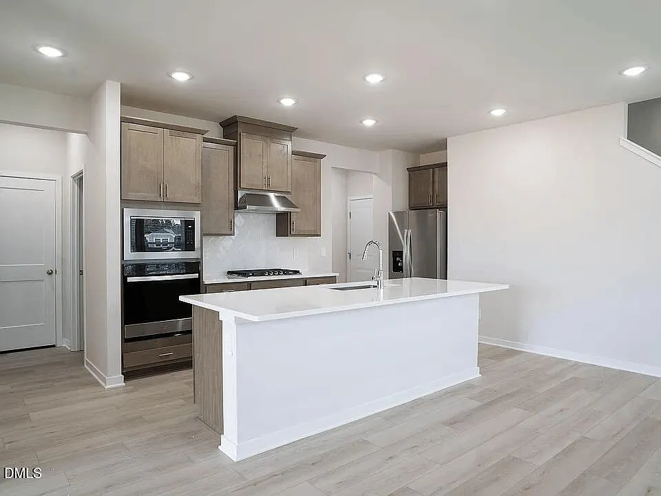 4 bed, 3.0 bath, $2,472 — Photo 4