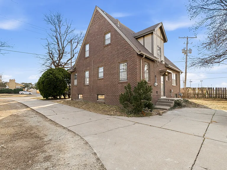 1543 S Hillside St — Photo 12