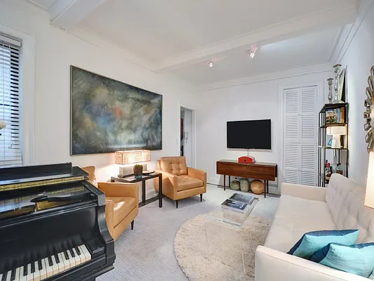 Sold by Sotheby's International Realty | media 11