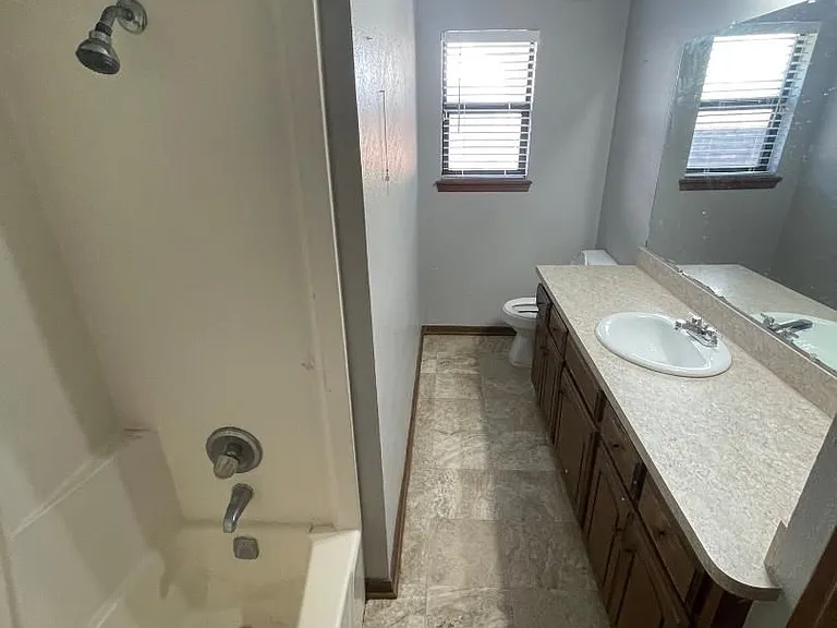 221 Skylark Ct — Photo 8