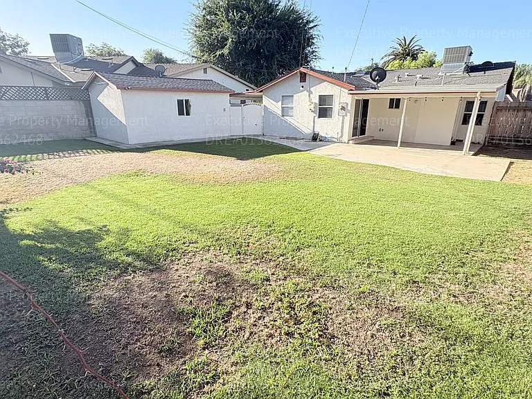 2238 Lindora St — Photo 40