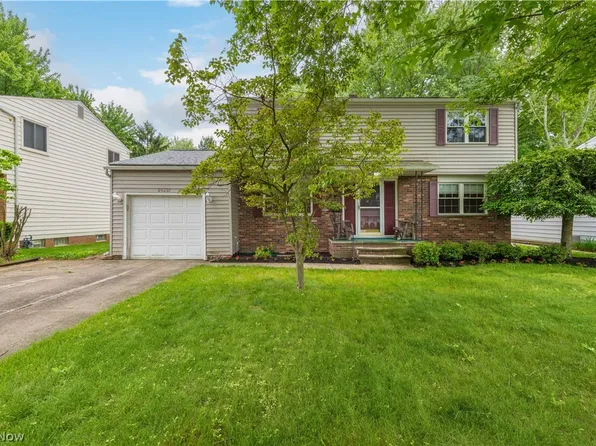 24237 Woodmere Dr, North Olmsted, OH 44070