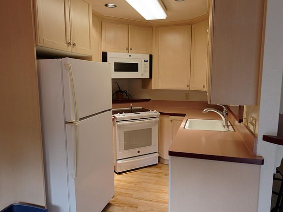 4th image of 938 Kiely Blvd Unit K