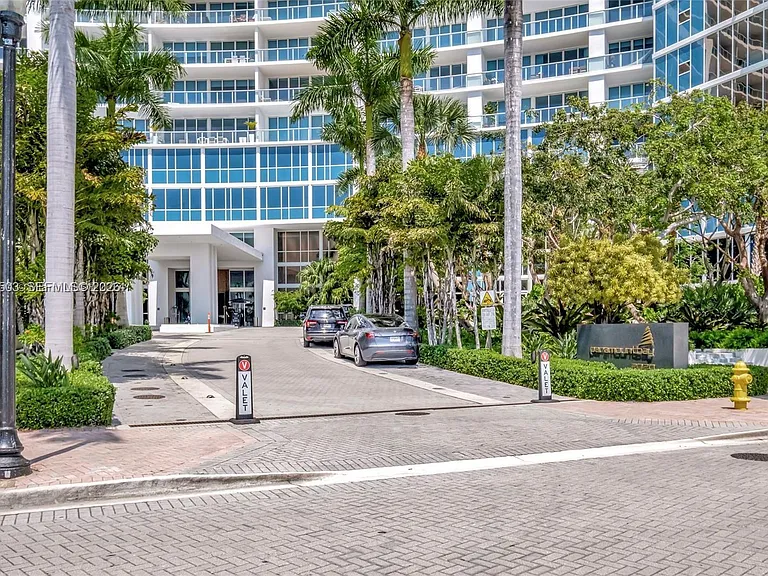 2020 N Bayshore Dr #3408 — Photo 35