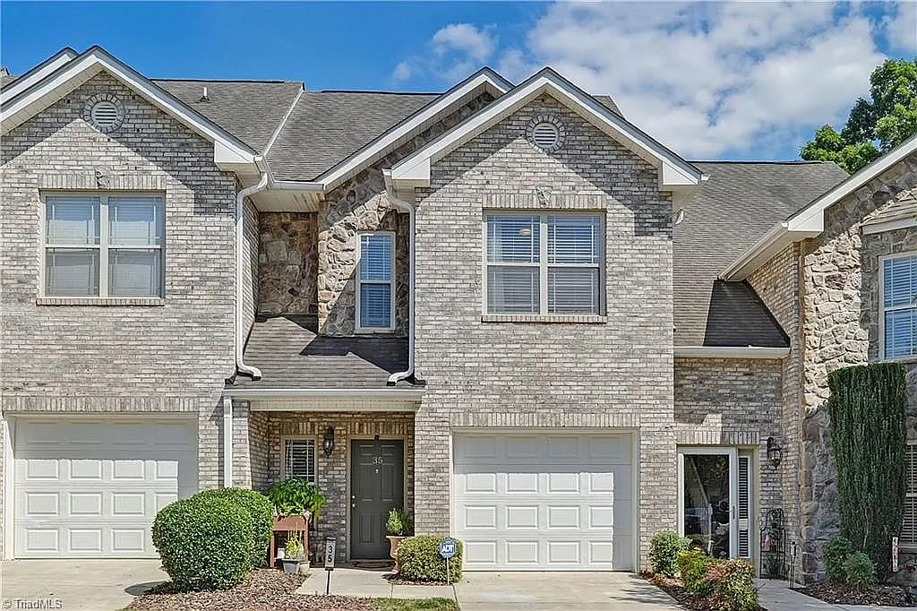 3 bed, 2.5 bath, 1475 sqft, $2,190 — Photo 1