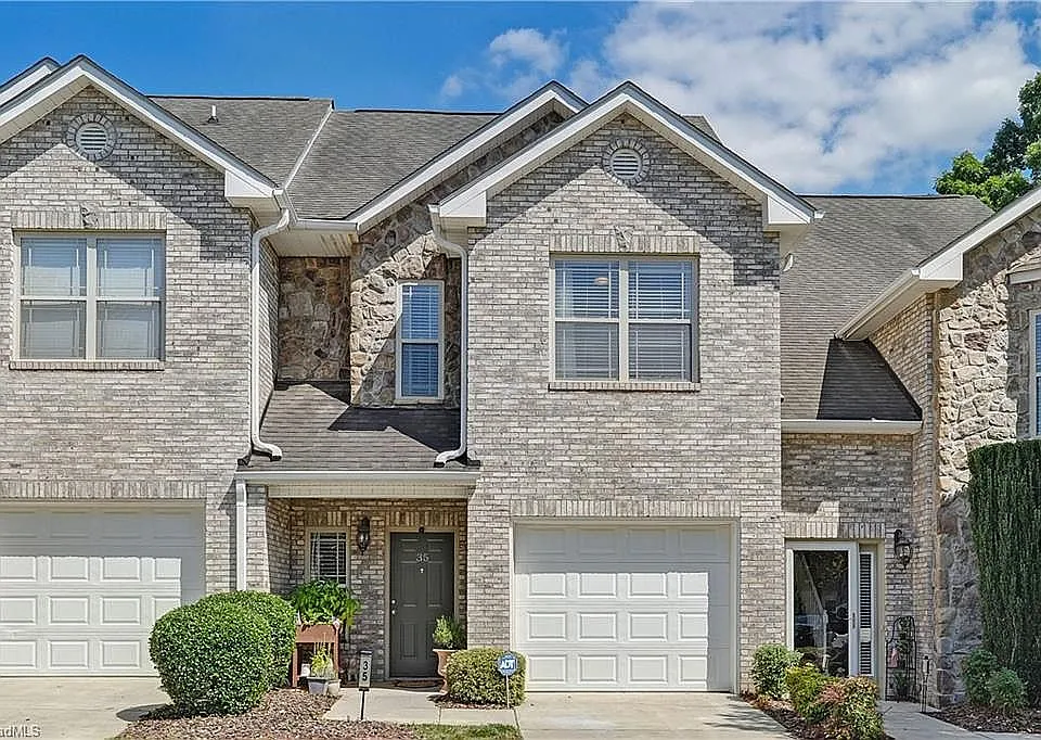 35 Four Farms Cir