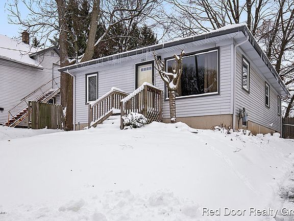 3rd image of 881 Diamond Ave NE