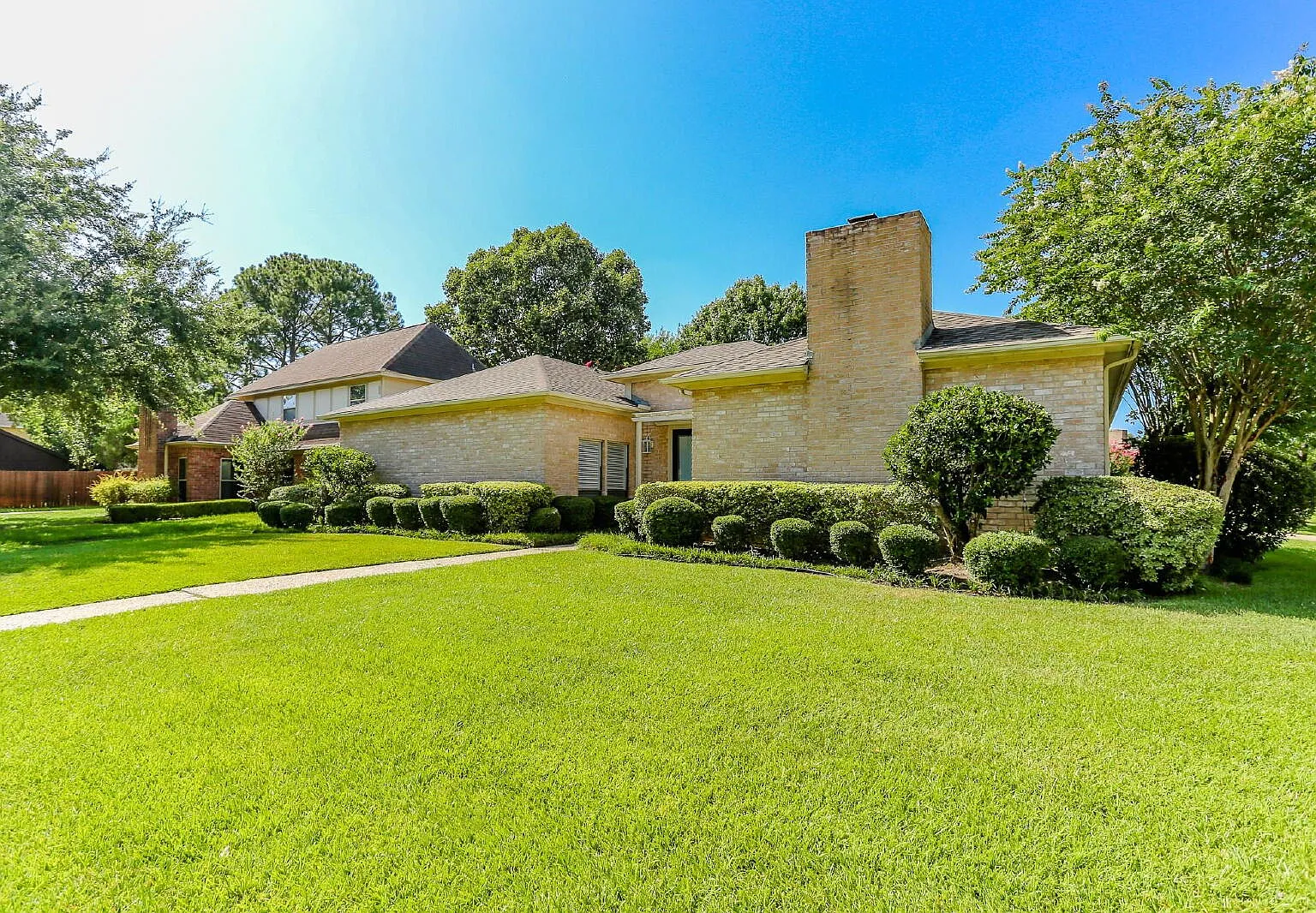 4 bed, 2.5 bath, 2548 sqft, $2,700 — Photo 2
