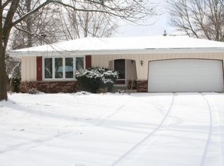 1149 Rainbow Ct, Mukwonago, WI 53149