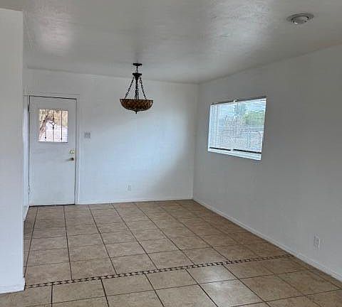 4th image of 4935 Guadalupe Dr