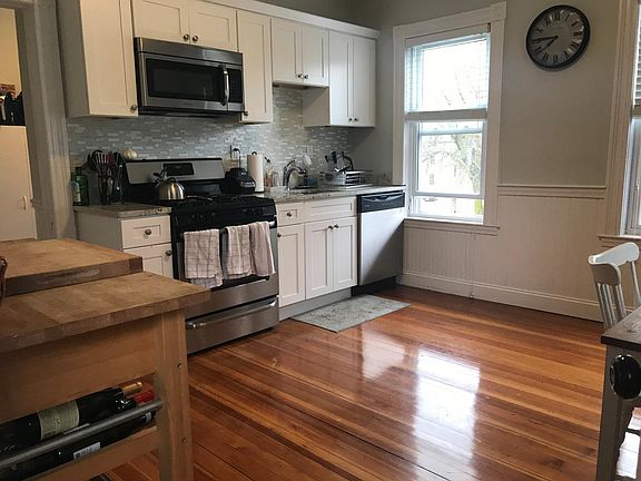 5th image of 410 Medford St
