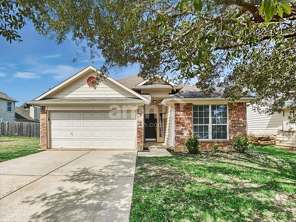 1st image of 2207 Shady Pine Dr