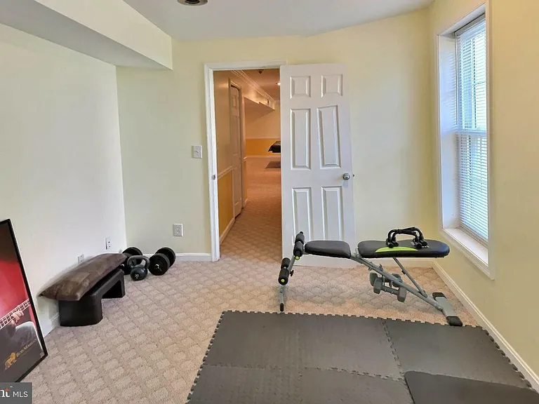 1501 Silverado Ct — Photo 12