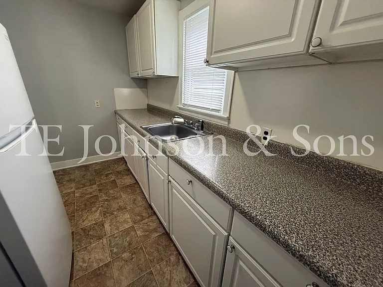 212 Carolina Cir — Photo 17