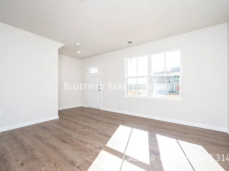 886 Cranbrook Dr — Photo 6