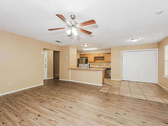 5th image of 6109 Springwood Dr