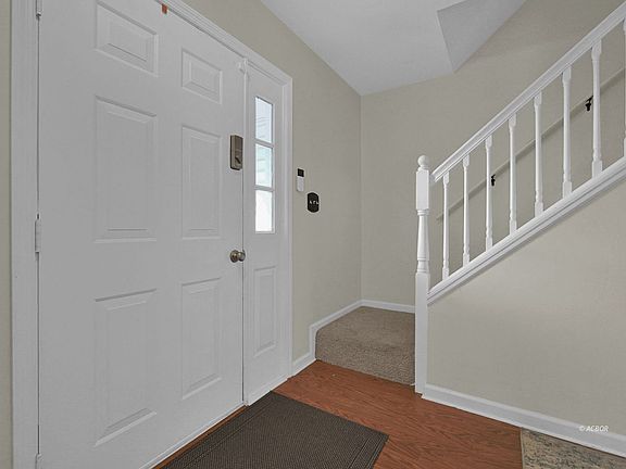 3rd image of 320 Carroll Rd