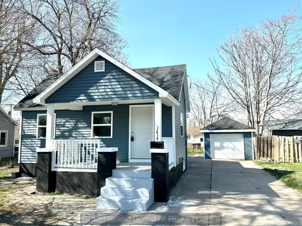 1614 Bateman St, Hastings, NE 68901
