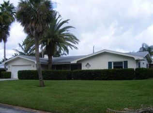 524 Oak Ridge Dr, Indialantic, FL 32903