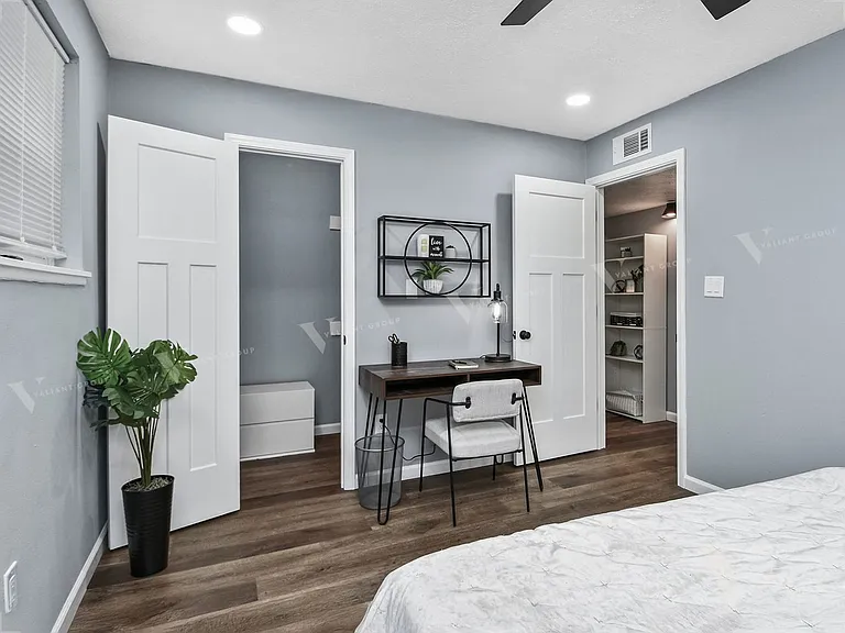 1435 E Elm St — Photo 19