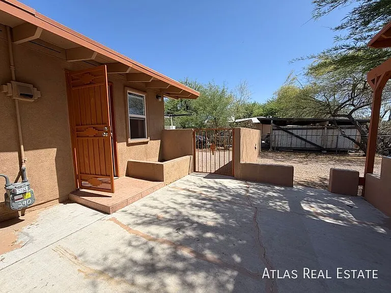 1932 S Campbell Ave — Photo 4
