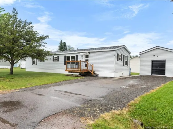 8 Sparrow St, Moncton, NB E1H 3B1