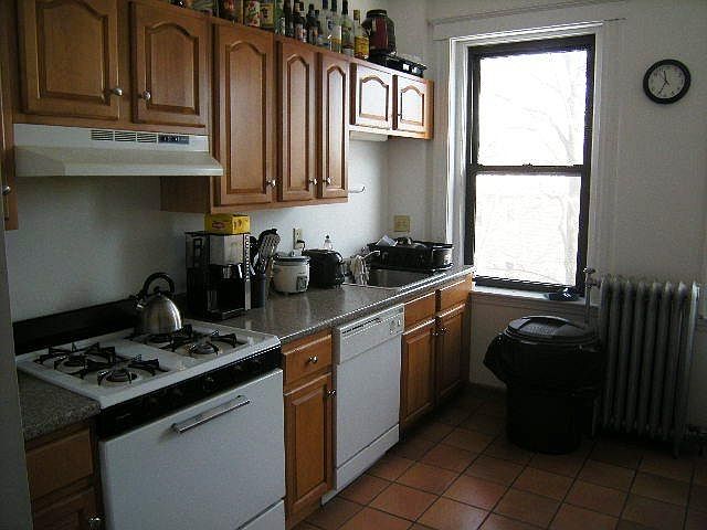 2nd image of 11 Cummings Rd APT 5A