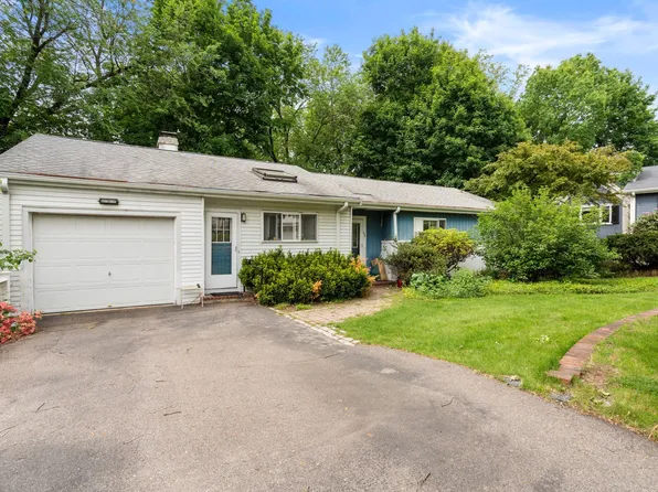 104 Oldham Rd, Newton, MA 02465