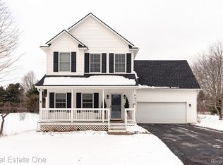 9410 Maple Run Ct, Pinckney, MI 48169