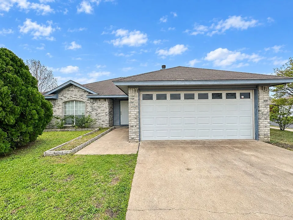 2910 Woodlands Dr
