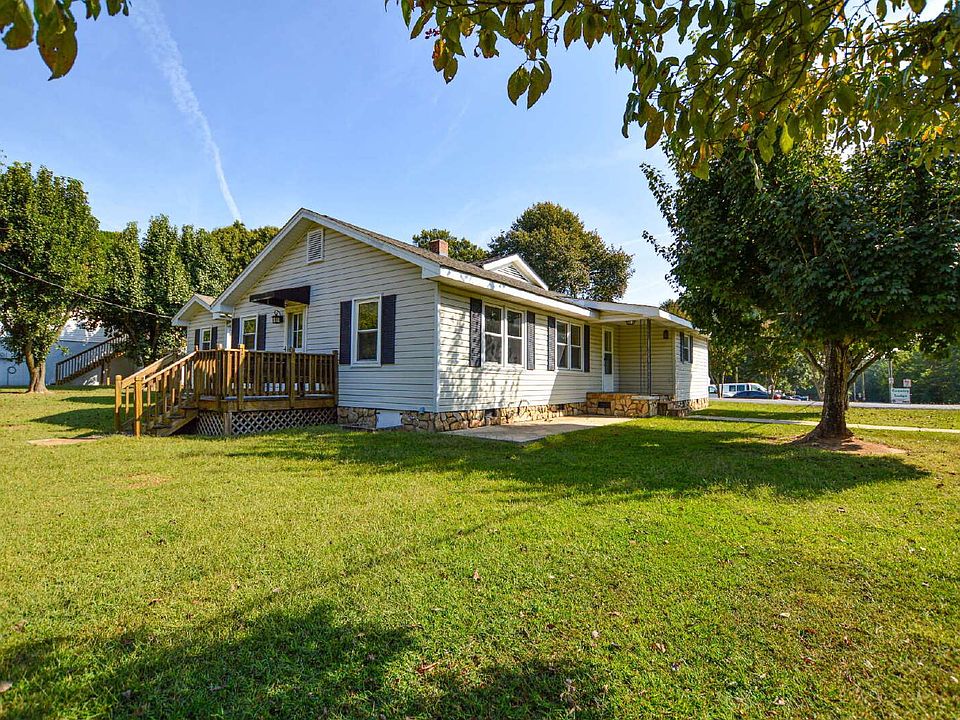 2nd image of 1700 Country Lodge Rd