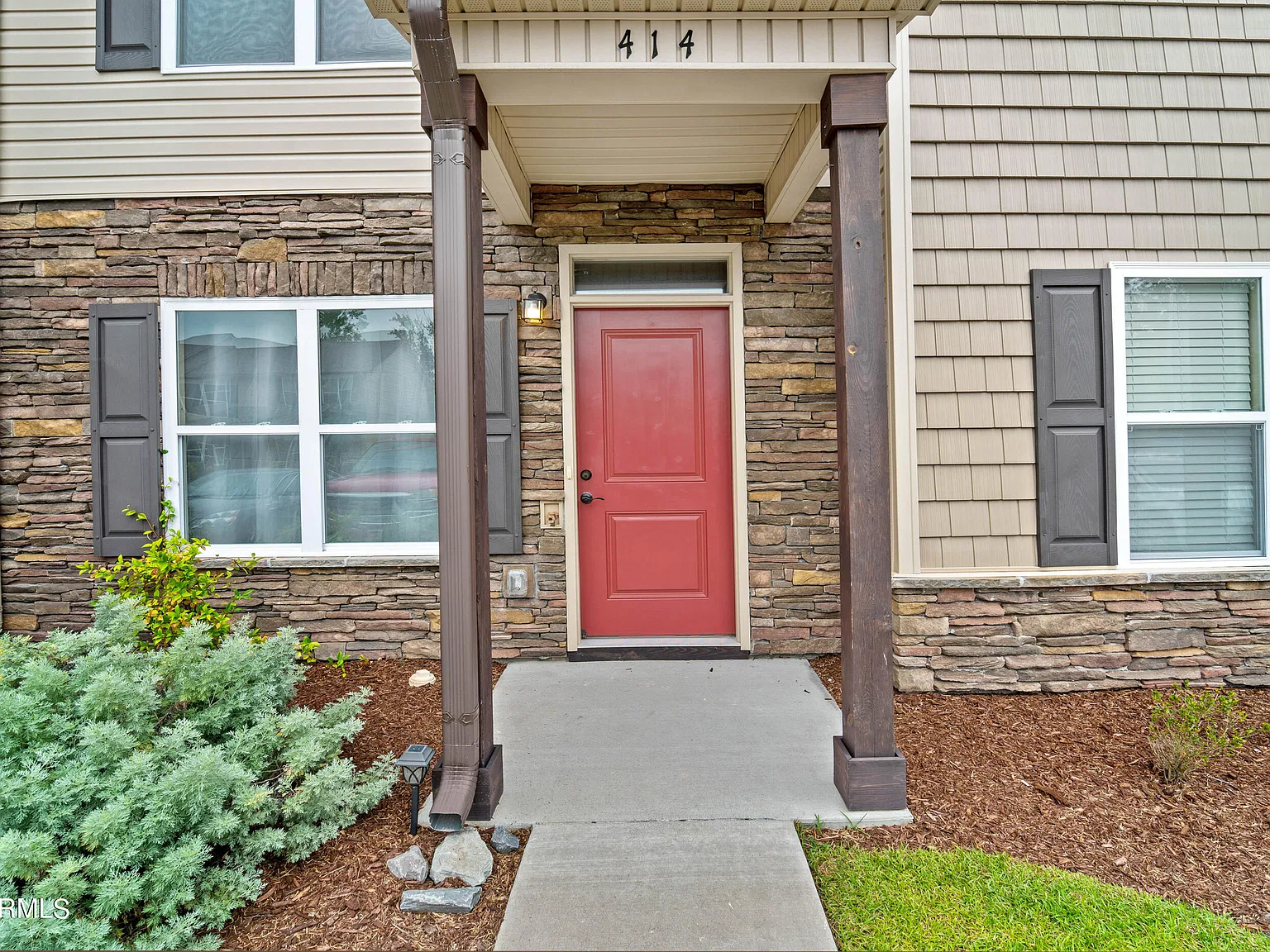2 bed, 1.5 bath, 980 sqft, $1,395 — Photo 3