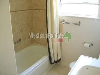 5th image of 843 N Citrus Ave