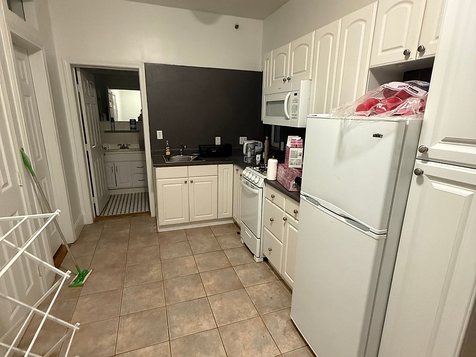 1st image of 149 Park Dr APT 14