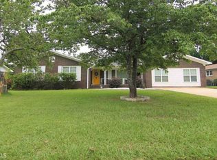 704 Meadowridge Dr, Warner Robins, GA 31093