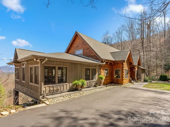 95 Bear Hollow Ln, Fairview, NC 28730