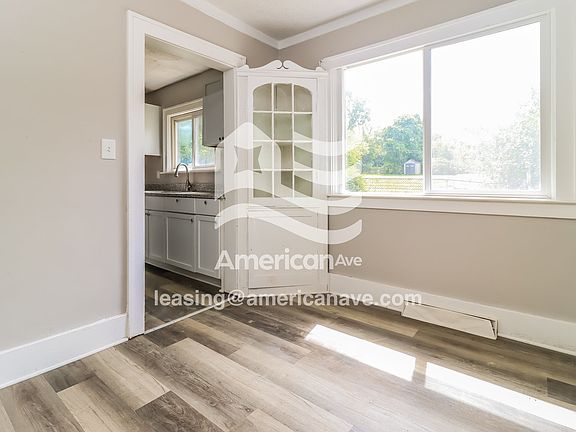1296915_003_dining_room_13988787.jpg