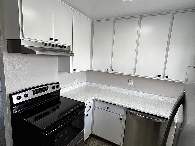 Circle City Apartments — Photo 4