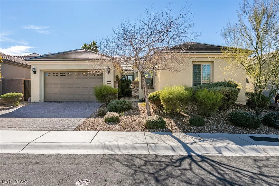 4 bed, 3.0 bath, 2835 sqft, $3,120 — Photo 1