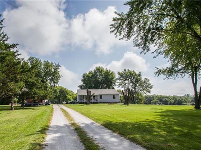 21615 S Knight Rd, Peculiar, MO, 64078