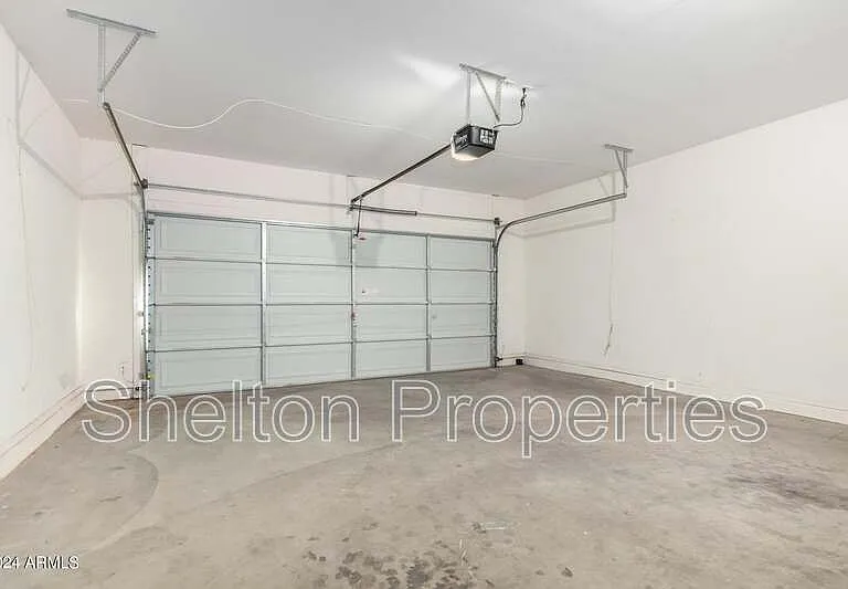 17229 W Caribbean Ln — Photo 28