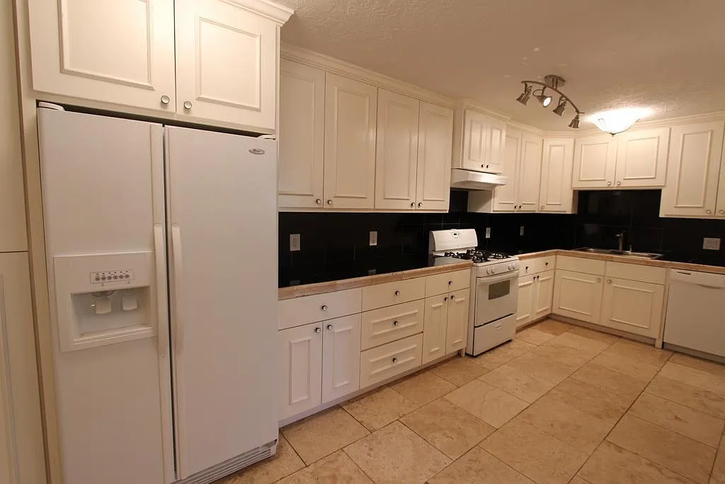 3 bed, 1.5 bath, 1760 sqft, $2,250 — Photo 4